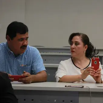 alumno exponiendo 