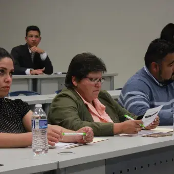 alumno exponiendo 