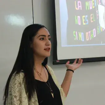 alumno exponiendo 