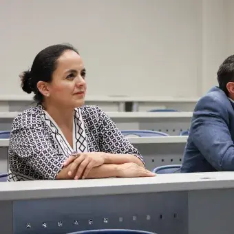 alumno exponiendo 