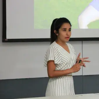 alumno exponiendo 
