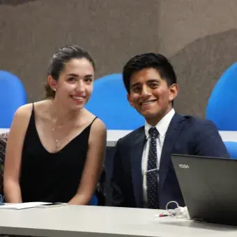 alumno exponiendo 