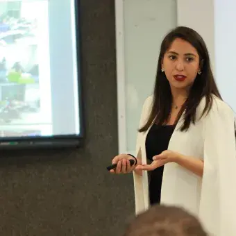 alumno exponiendo 