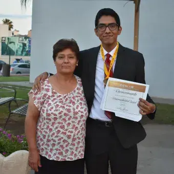 Reciben “Mérito CIESLAG” alumnos y profesor del Tec en Laguna