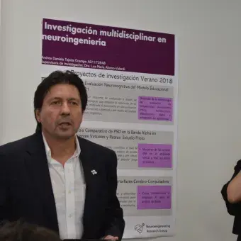 Rogelio Soto dando la bienvenida a los ponentes y asistentes
