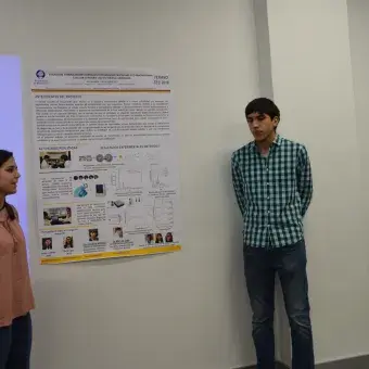 Diana López y Javier Gutiérrez con su proyecto "Estudio de formulaciones farmacéuticas binarias cristalinas y co-amorfas para evaluar su posible uso en terapia combinada"