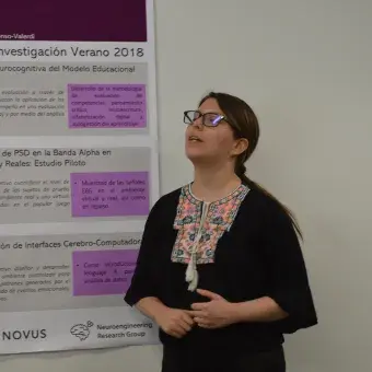 Andrea Diana Tejeda con su proyecto "Investigación multidisciplinar en neuroingeniería"