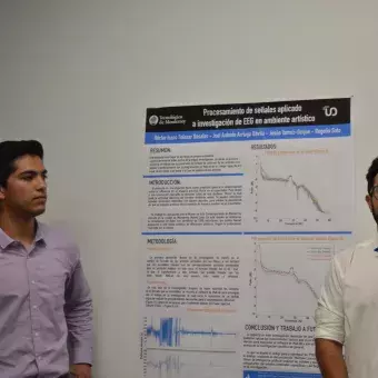 Héctor Issac Salazar y Joel Antonio Arriaga con su proyecto "Procesamiento de señalas aplicado a investigación de EEG en ambiente artístico"