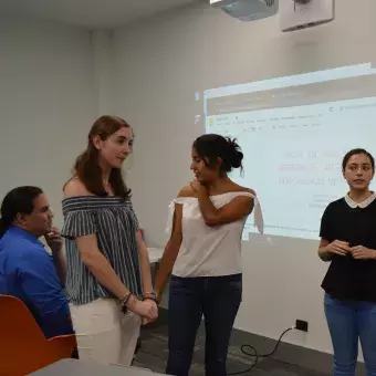 María José Santoyo, Norma Garza y Abril Diosdado con su proyecto "Chaotic and Simultaneous Bioprinting of Cancerous and Non Cancerous Microtissues"