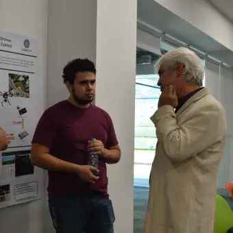 Enrique Horacio Pérez y Jesús Alejandro Pérez con el profesor Rogelio Gordillo