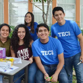 Alumnos en el HiTec