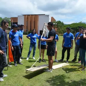 Alumnos en el HiTec