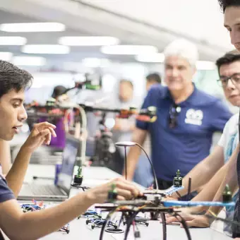 Trabajo con drones en campus Monterrey