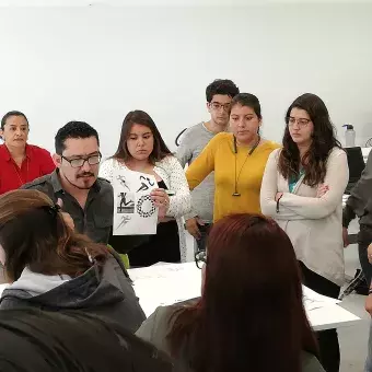 En Semana i alumnos del Tec de Monterrey elaboran pictogramas.