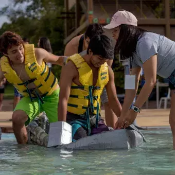 La Regata Industrial organizada por la Sociedad de Alumnos de Ingeniería Industrial y de Sistemas (SAIIS), se llevó a cabo en las instalaciones del parque acuático Ixtapan de la Sal en el Estado de México.