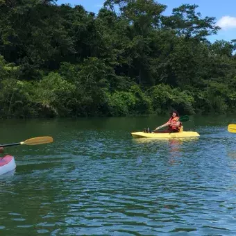 alumnas en cayac