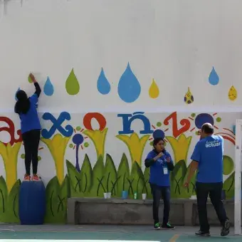 El mural pintado en la escuela casi terminado 