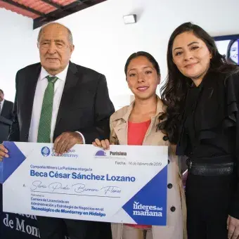 Entregan Beca “César Sánchez Lozano”
