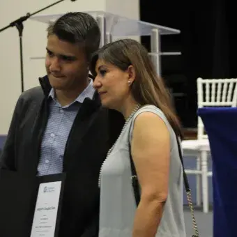 Entrega de Beca al Talento Académico 10