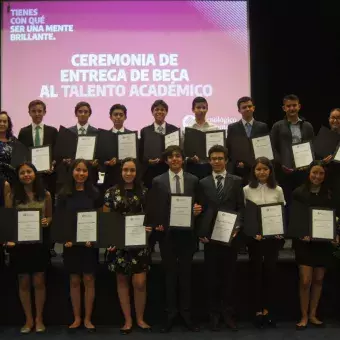 Entrega de Beca al Talento Académico 13