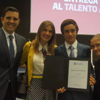 Entrega de Beca al Talento Académico 18