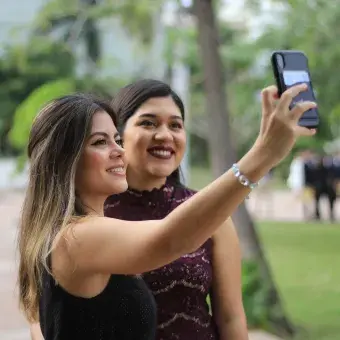 Foto de generación Profesional y PrepaTec