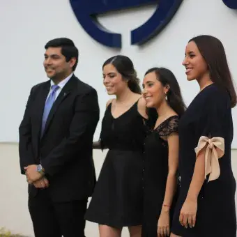 Foto de generación Profesional y PrepaTec