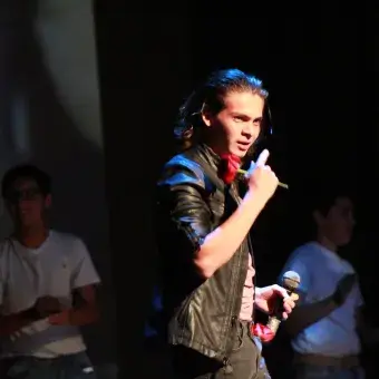 Cantando al estilo Rockabilly