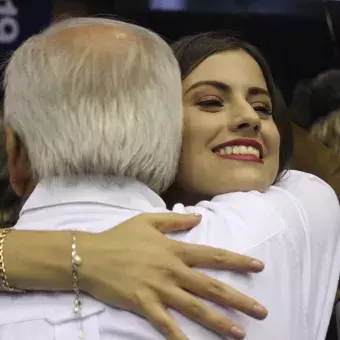 Con orgullo y emoción, ven a sus hijos cumplir sueño Tec (fotogalería)