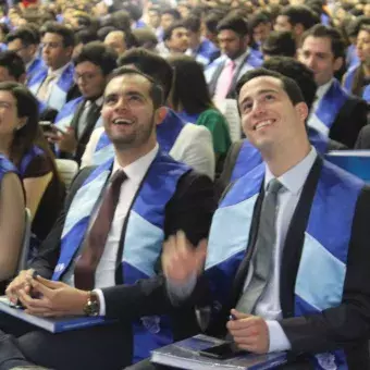 Con orgullo y emoción, ven a sus hijos cumplir sueño Tec (fotogalería)