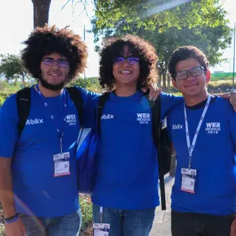 Arriban al campus de PREPATEC Santa Catarina.