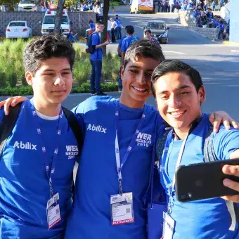 Arriban al campus de PREPATEC Santa Catarina.