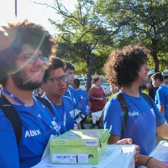 Arriban al campus de PREPATEC Santa Catarina.