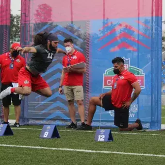 Hector-Siller-en-prueba-broad-jump-NFL-international-combine-mexico-2021