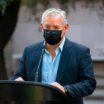 Mario Adrián Flores, Vicepresidente Región Monterrey, destacó que más de la mitad de los alumnos de profesional y posgrado del campus Monterrey son foráneos y extranjeros. Mario-Adrián-Flores-vicepresidente-Región-Monterrey-brinda-palabras-al-publico-en-ceremonia-árbol-de-la-fraternidad-2021