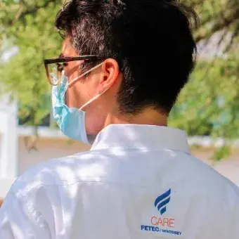 El Consejo de Asociaciones Regionales y Extranjeras organizó este evento conmemorando el 67 aniversario del Árbol de la Fraternidad. alumno-integrante-del consejo-de-asociaciones-regionales-y-extranjeras