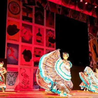 Bailarinas de Raíces 2021 en el Auditorio Luis Elizondo