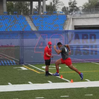 Jugador-en-prueba-de-40-yardas-NFL-international-combine-mexico-2021