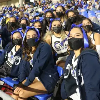 El equipo de cheers del campus Monterrey se alista para apoyar al equipo de casa