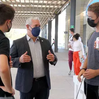 Mario Adrián Flores vicepresidente Región Monterrey dio la bienvenida a los estudiantes extranjeros