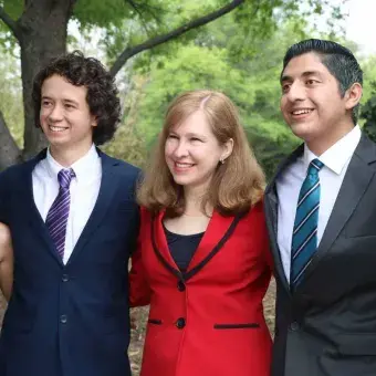 Alumnos de Innovación y Desarollo con su directora de carrera 