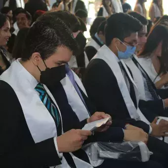 estudiantes en graduación ccm