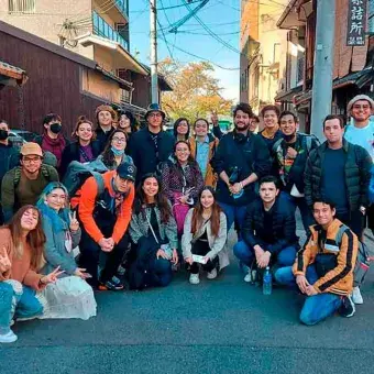 Alumnos de Tec Guadalajara plasman cultura japonesa en arte visual.
