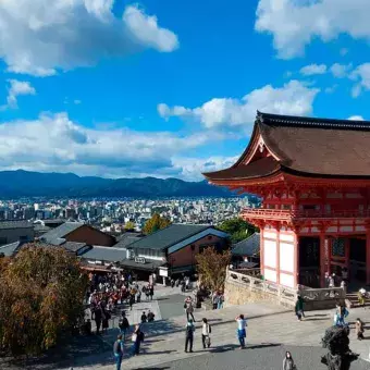 Alumnos de Tec Guadalajara plasman cultura japonesa en arte visual.