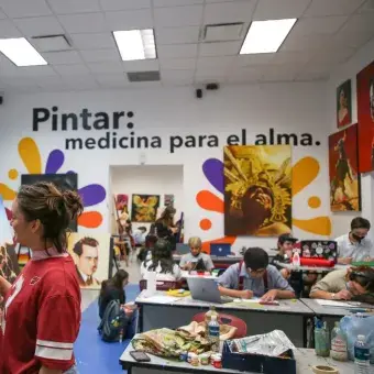 Vista amplia de la sala de artes del Tec campus Sonora Norte