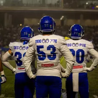 Todo el equipo listo para el inicio del partido