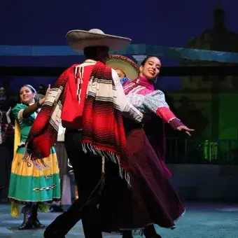 Baile folclórico de Jalisco en el espectáculo de Estampas de México del Tec Guadalajara.