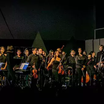 Tec Pue da bienvenida a las fiestas con música, luces y ballet (fotos)