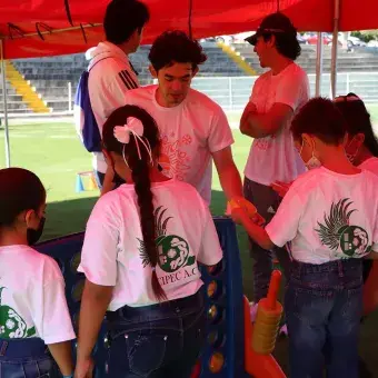 Niños disfrutando de Operación Santa