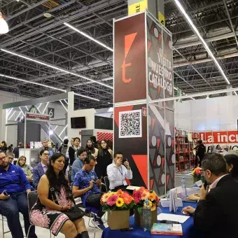 Presentan libro universidad cocredora del futuro en la FIL Guadalajara.